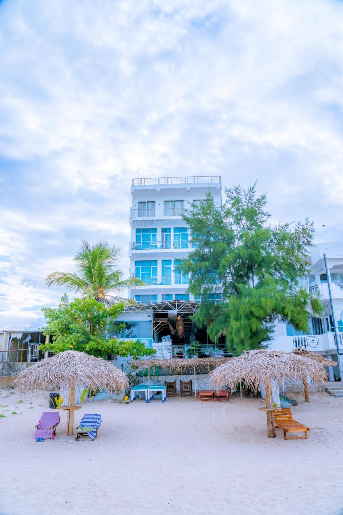 Trinco Beach By Dsk Trincomalee Exterior foto
