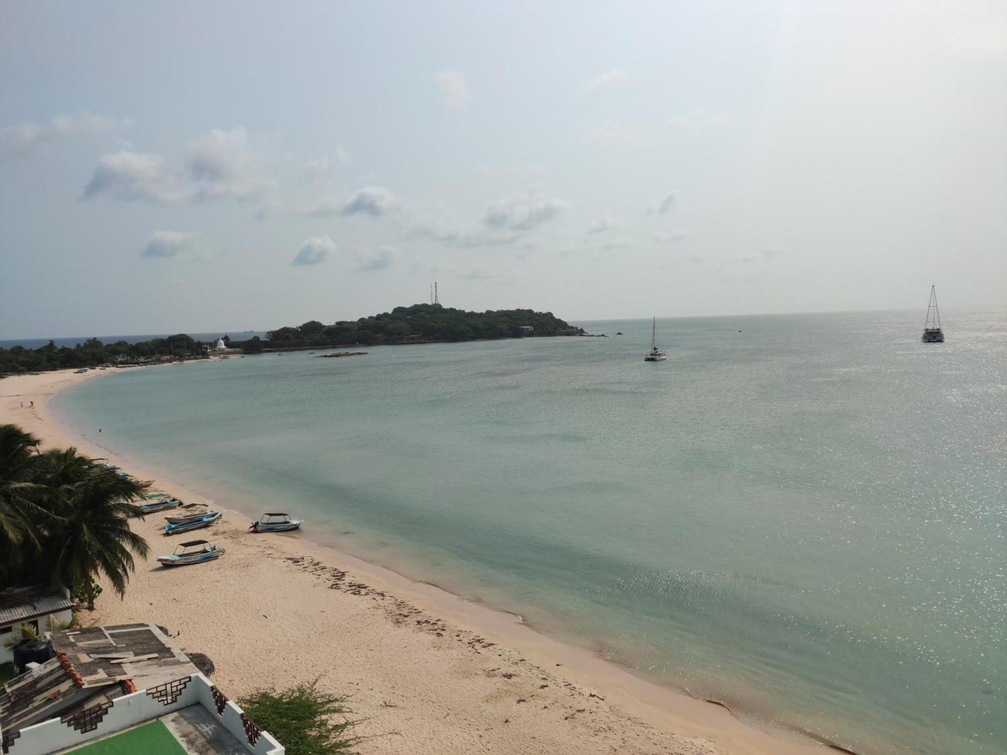 Trinco Beach By Dsk Trincomalee Exterior foto
