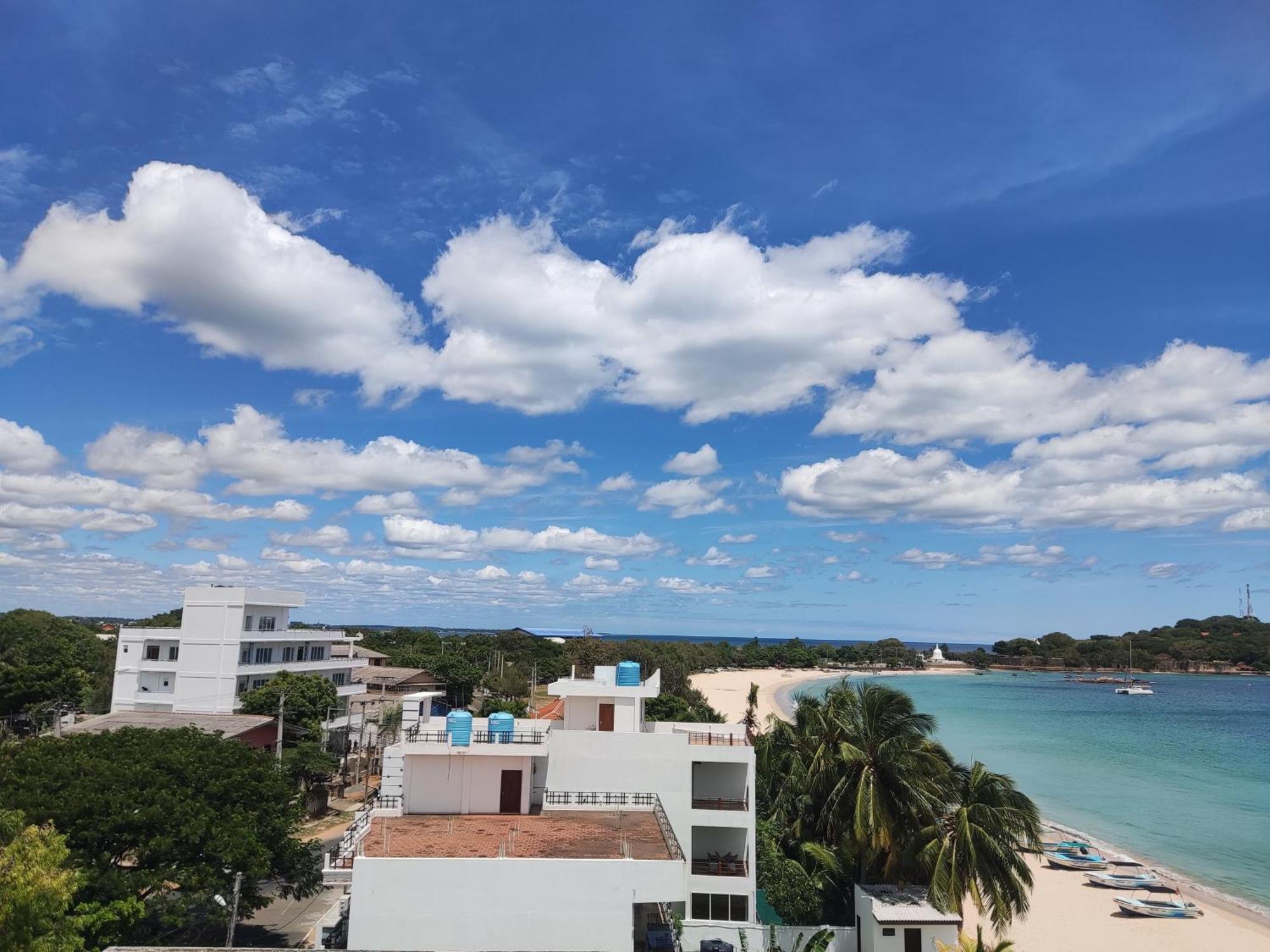 Trinco Beach By Dsk Trincomalee Exterior foto
